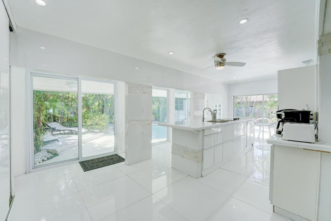 Luxury Tropical Oasis! Huge Saltwater Pool! 1 Mile To Beach! Βίλα Φορτ Λόντερντεϊλ Εξωτερικό φωτογραφία