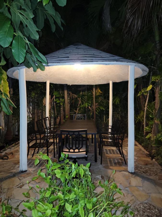 Luxury Tropical Oasis! Huge Saltwater Pool! 1 Mile To Beach! Βίλα Φορτ Λόντερντεϊλ Εξωτερικό φωτογραφία
